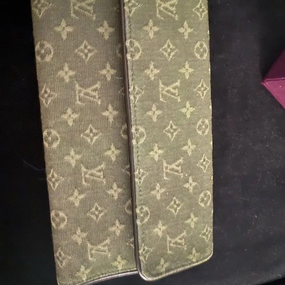 Used in excellent condition nLouis Vuitton Olive Monogram wallet large - Picture 2 of 10